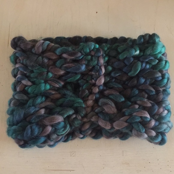 Handmade chunky arm knit infinity scarf - Picture 6 of 6
